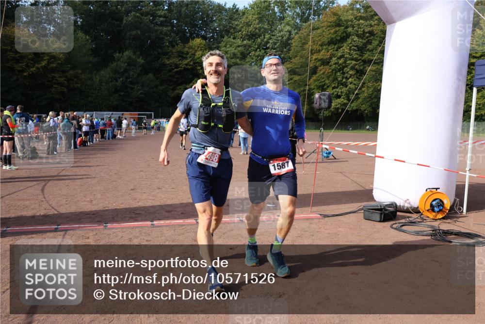 27.09.2026 - 35. Volkslauf durch das schöne Alstertal Strokosch-Dieckow http://msf.ph/oto/10571526 27.09.2026 12:19:52 Ziel 1587, 2051, 2498 meine-sportfotos.de
