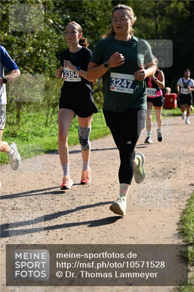 27.09.2026 - 35. Volkslauf durch das schöne Alstertal Dr. Thomas Lammeyer http://msf.ph/oto/10571528 27.09.2026 11:19:23 Laufen 3, 3354, 3247, 3251 meine-sportfotos.de