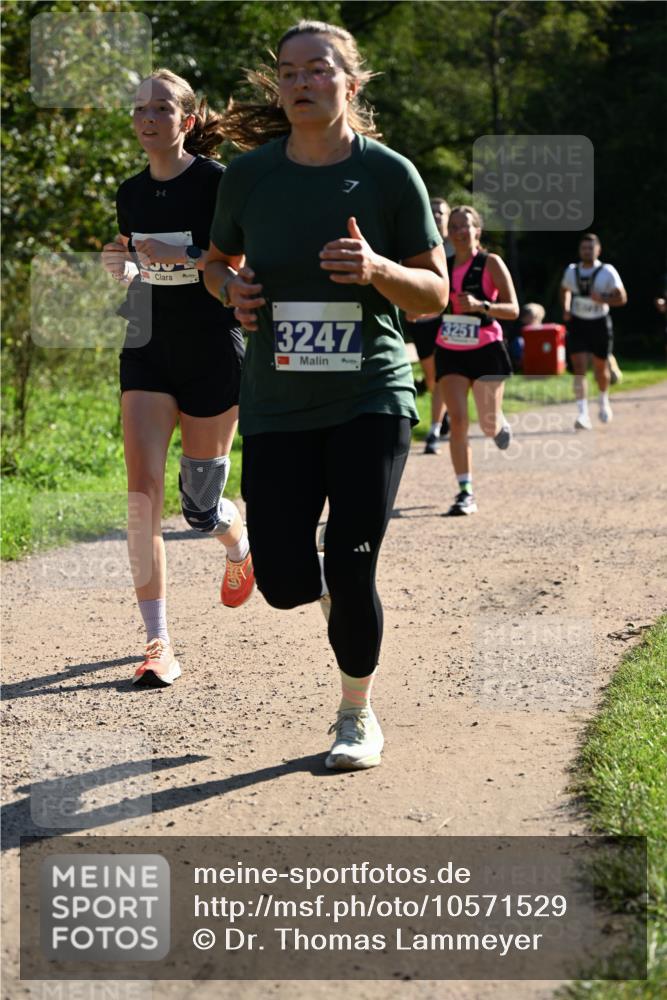27.09.2026 - 35. Volkslauf durch das schöne Alstertal Dr. Thomas Lammeyer http://msf.ph/oto/10571529 27.09.2026 11:19:23 Laufen 3247, 3251 meine-sportfotos.de