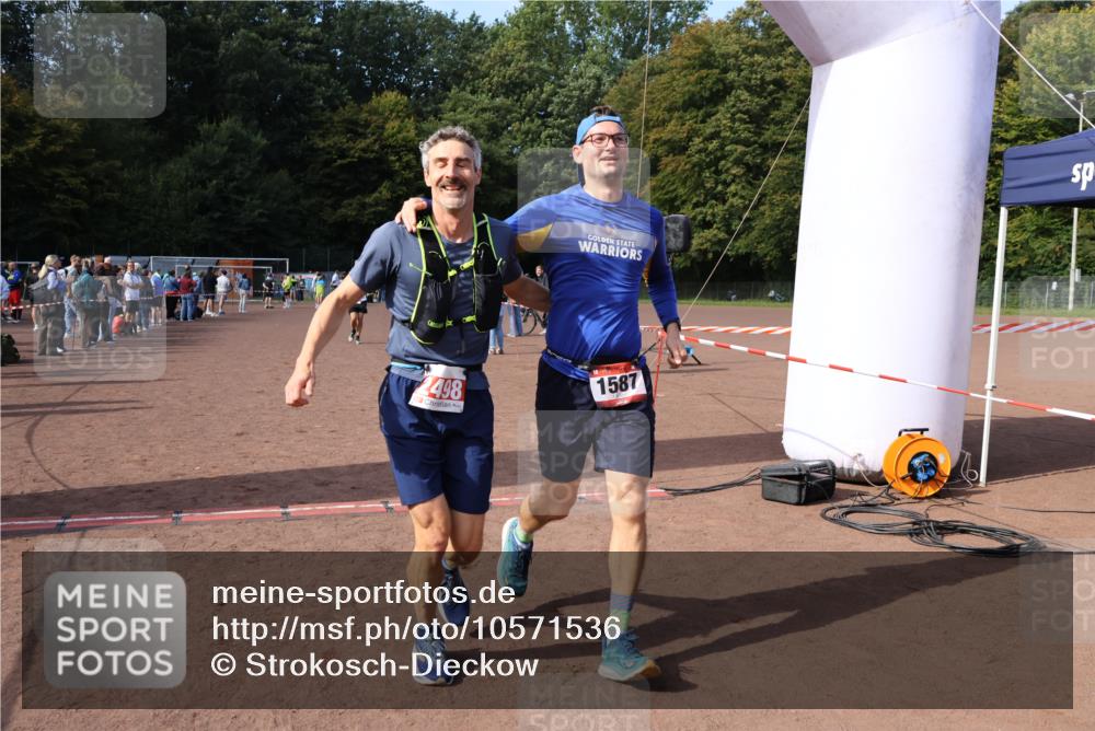27.09.2026 - 35. Volkslauf durch das schöne Alstertal Strokosch-Dieckow http://msf.ph/oto/10571536 27.09.2026 12:19:52 Ziel 1587, 2051, 2498 meine-sportfotos.de