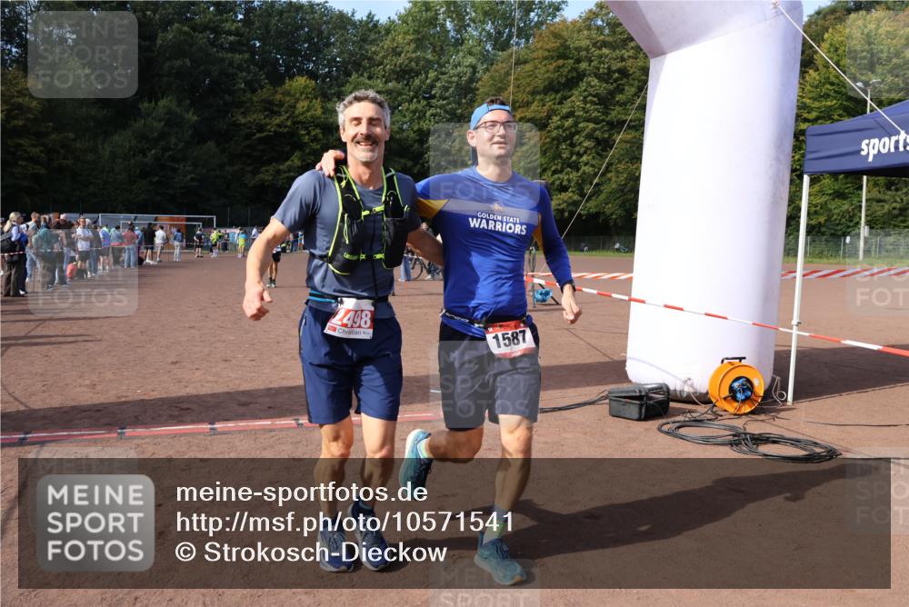 27.09.2026 - 35. Volkslauf durch das schöne Alstertal Strokosch-Dieckow http://msf.ph/oto/10571541 27.09.2026 12:19:52 Ziel 1587, 2051, 2498 meine-sportfotos.de