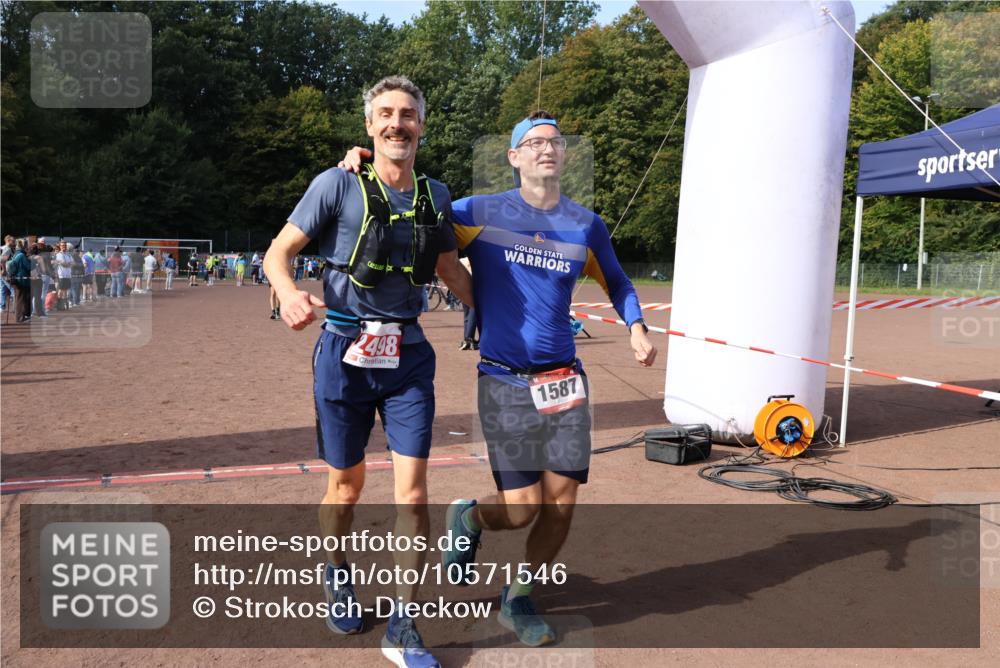 27.09.2026 - 35. Volkslauf durch das schöne Alstertal Strokosch-Dieckow http://msf.ph/oto/10571546 27.09.2026 12:19:52 Ziel 1587, 2051, 2498 meine-sportfotos.de