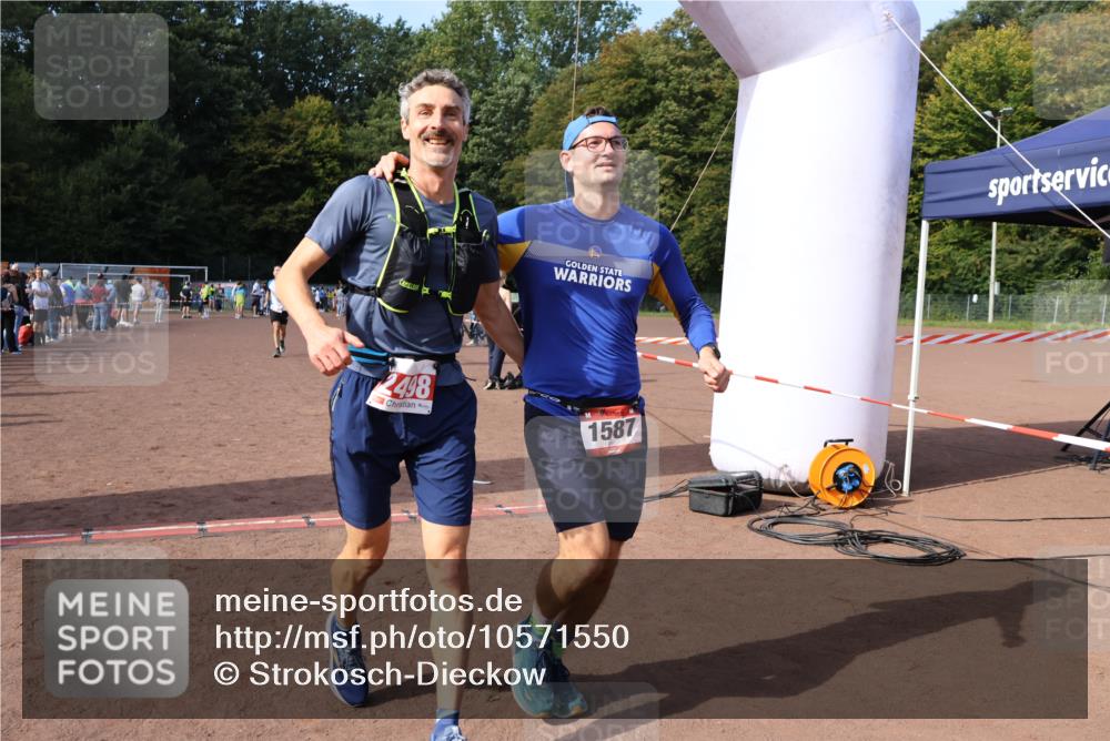 27.09.2026 - 35. Volkslauf durch das schöne Alstertal Strokosch-Dieckow http://msf.ph/oto/10571550 27.09.2026 12:19:52 Ziel 1587, 2051, 2498 meine-sportfotos.de