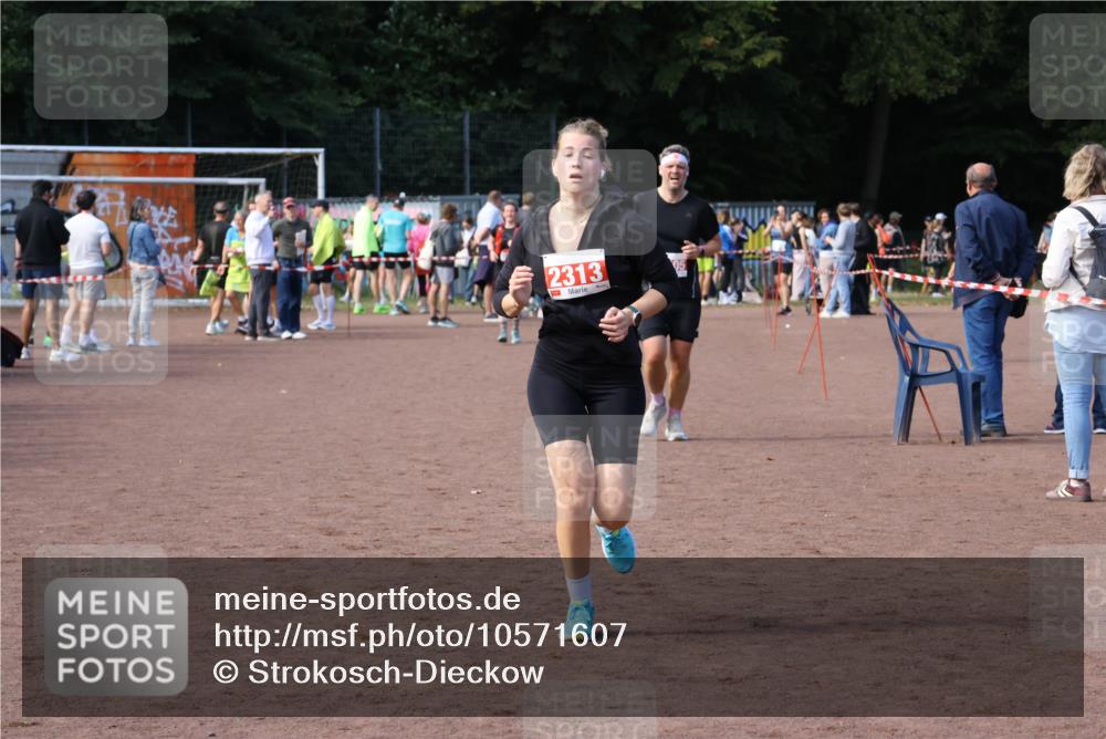 27.09.2026 - 35. Volkslauf durch das schöne Alstertal Strokosch-Dieckow http://msf.ph/oto/10571607 27.09.2026 12:20:11 Ziel 2313, 2505 meine-sportfotos.de