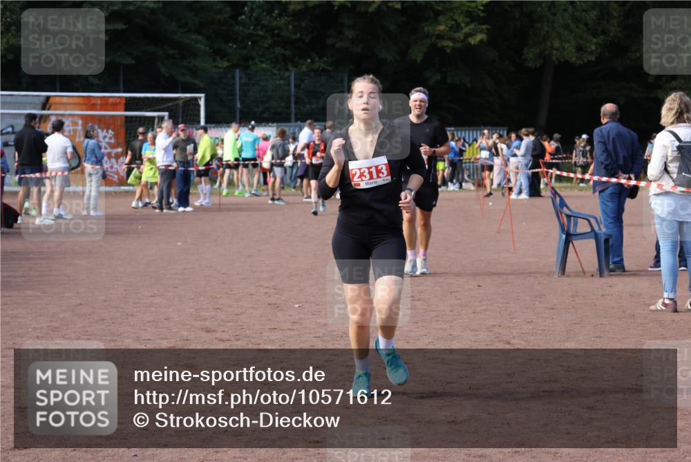 27.09.2026 - 35. Volkslauf durch das schöne Alstertal Strokosch-Dieckow http://msf.ph/oto/10571612 27.09.2026 12:20:11 Ziel 2313, 2505 meine-sportfotos.de