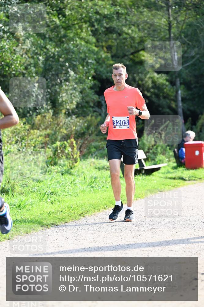 27.09.2026 - 35. Volkslauf durch das schöne Alstertal Dr. Thomas Lammeyer http://msf.ph/oto/10571621 27.09.2026 11:19:48 Laufen 3203, 0 meine-sportfotos.de