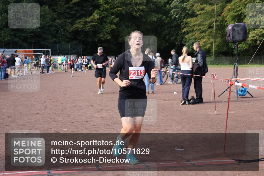 27.09.2026 - 35. Volkslauf durch das schöne Alstertal Strokosch-Dieckow http://msf.ph/oto/10571629 27.09.2026 12:20:12 Ziel 2313, 2505 meine-sportfotos.de