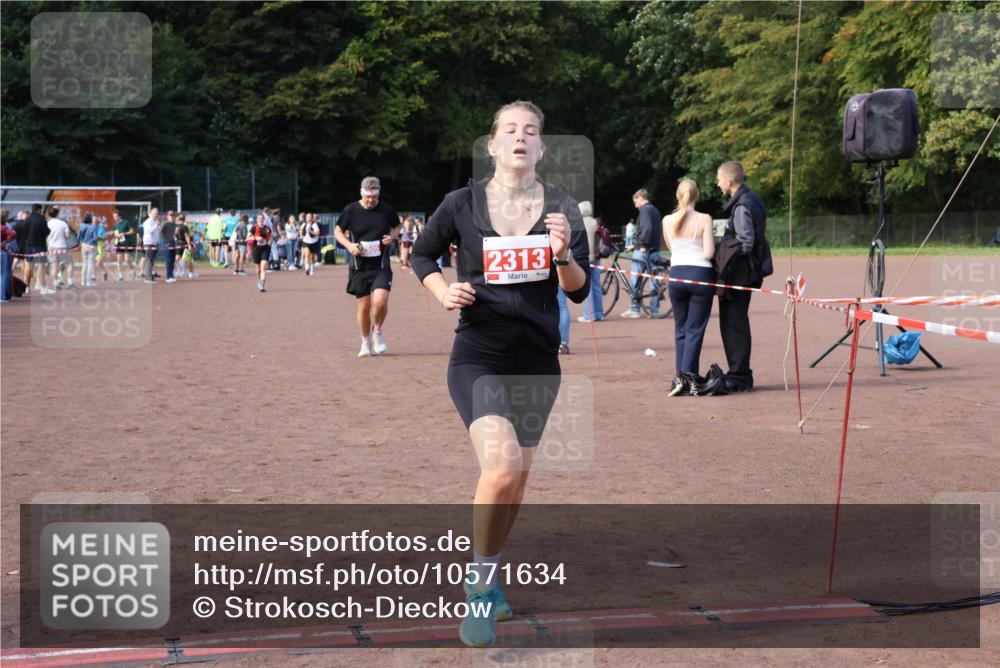 27.09.2026 - 35. Volkslauf durch das schöne Alstertal Strokosch-Dieckow http://msf.ph/oto/10571634 27.09.2026 12:20:13 Ziel 2313, 2505 meine-sportfotos.de