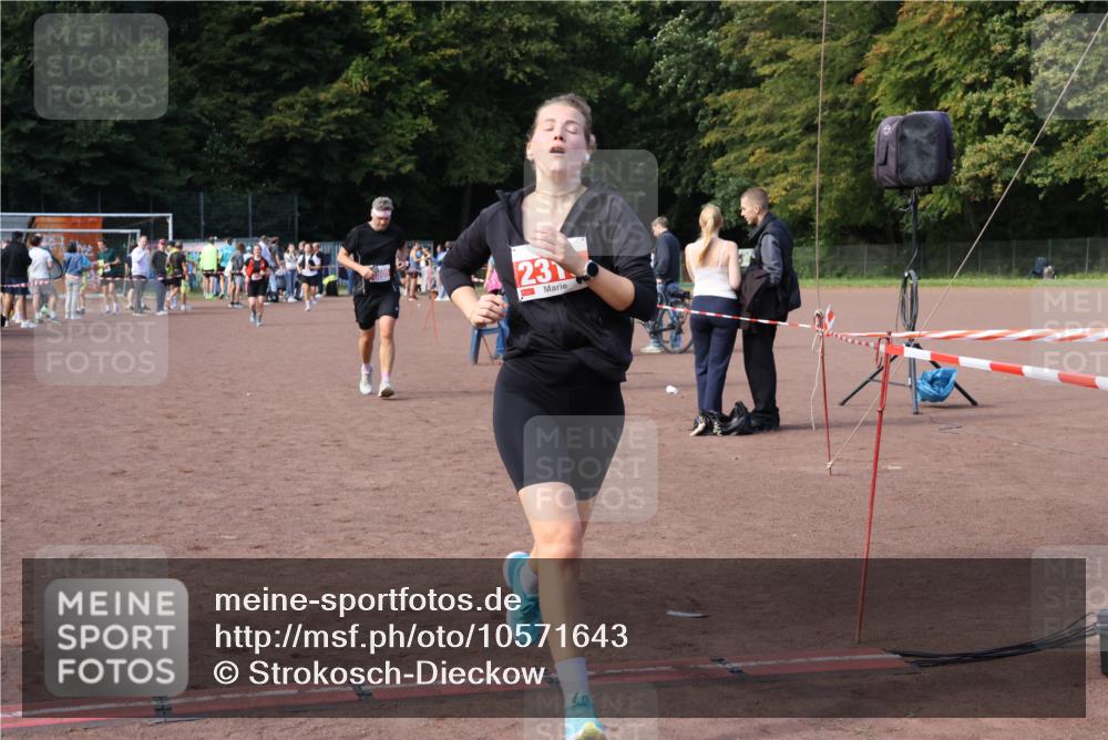 27.09.2026 - 35. Volkslauf durch das schöne Alstertal Strokosch-Dieckow http://msf.ph/oto/10571643 27.09.2026 12:20:13 Ziel 2313, 2505 meine-sportfotos.de