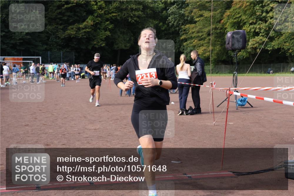 27.09.2026 - 35. Volkslauf durch das schöne Alstertal Strokosch-Dieckow http://msf.ph/oto/10571648 27.09.2026 12:20:13 Ziel 2313, 2505 meine-sportfotos.de