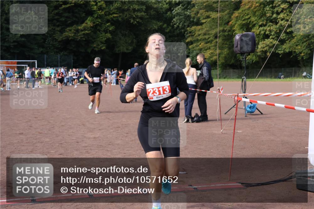 27.09.2026 - 35. Volkslauf durch das schöne Alstertal Strokosch-Dieckow http://msf.ph/oto/10571652 27.09.2026 12:20:13 Ziel 2313, 2505 meine-sportfotos.de