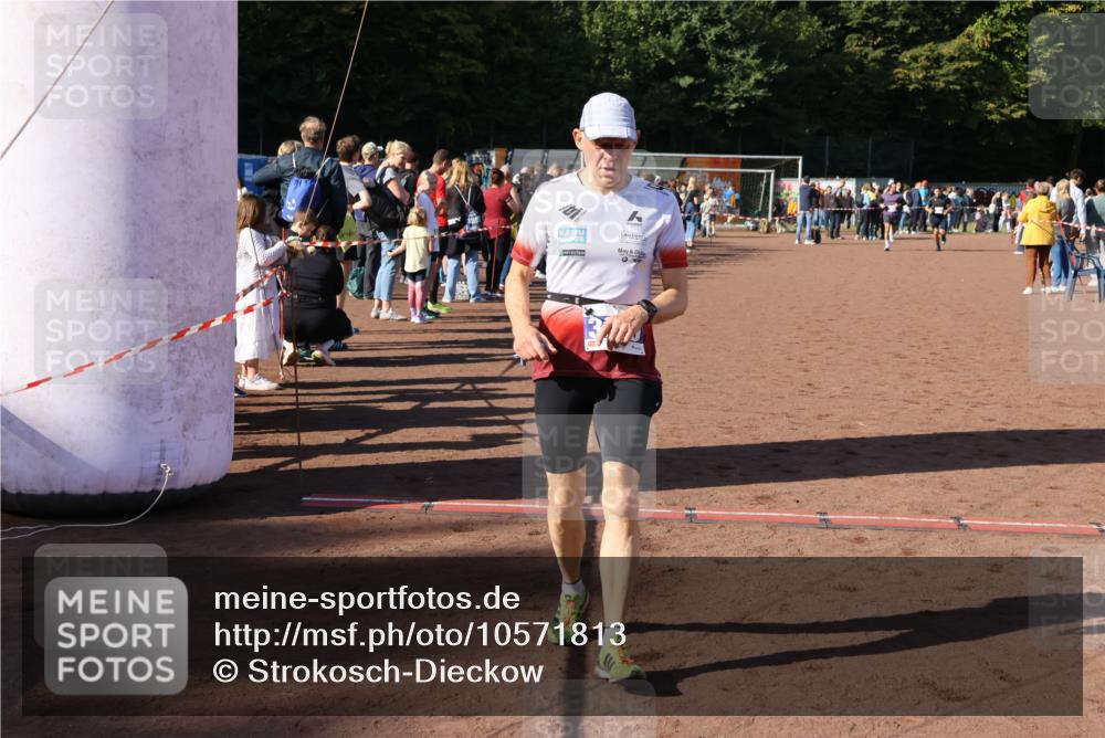 27.09.2026 - 35. Volkslauf durch das schöne Alstertal Strokosch-Dieckow http://msf.ph/oto/10571813 27.09.2026 11:21:07 Ziel 3246, 3252, 3269, 3394 meine-sportfotos.de