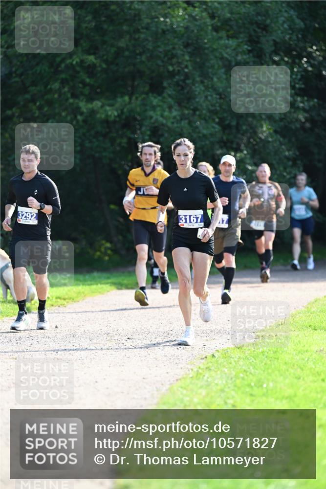 27.09.2026 - 35. Volkslauf durch das schöne Alstertal Dr. Thomas Lammeyer http://msf.ph/oto/10571827 27.09.2026 11:20:59 Laufen 3292, 3167, 17 meine-sportfotos.de