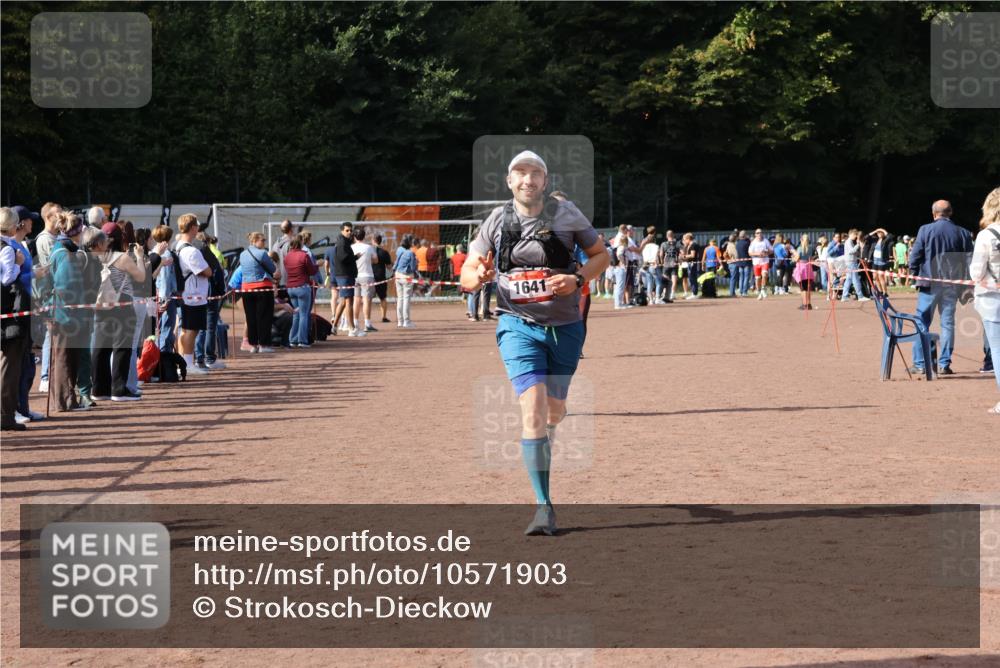 27.09.2026 - 35. Volkslauf durch das schöne Alstertal Strokosch-Dieckow http://msf.ph/oto/10571903 27.09.2026 12:20:51 Ziel 1079, 1641, 2074, 2974 meine-sportfotos.de