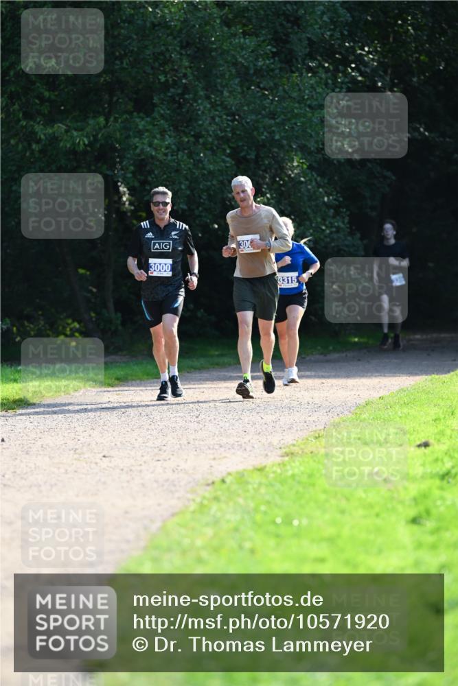 27.09.2026 - 35. Volkslauf durch das schöne Alstertal Dr. Thomas Lammeyer http://msf.ph/oto/10571920 27.09.2026 11:21:22 Laufen 111, 3000, 30, 3315 meine-sportfotos.de