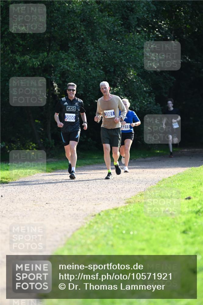 27.09.2026 - 35. Volkslauf durch das schöne Alstertal Dr. Thomas Lammeyer http://msf.ph/oto/10571921 27.09.2026 11:21:22 Laufen 111, 3000, 3001, 3315 meine-sportfotos.de