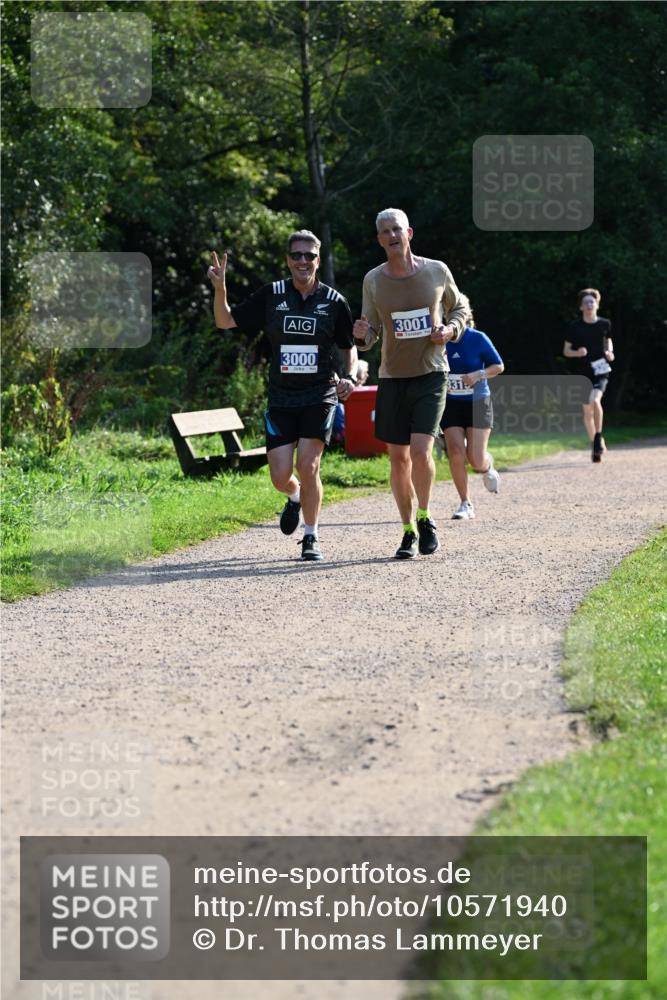 27.09.2026 - 35. Volkslauf durch das schöne Alstertal Dr. Thomas Lammeyer http://msf.ph/oto/10571940 27.09.2026 11:21:27 Laufen 111, 3001, 3000, 331 meine-sportfotos.de