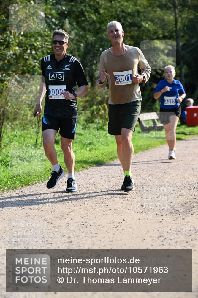 27.09.2026 - 35. Volkslauf durch das schöne Alstertal Dr. Thomas Lammeyer http://msf.ph/oto/10571963 27.09.2026 11:21:29 Laufen 3009, 3001, 3315 meine-sportfotos.de