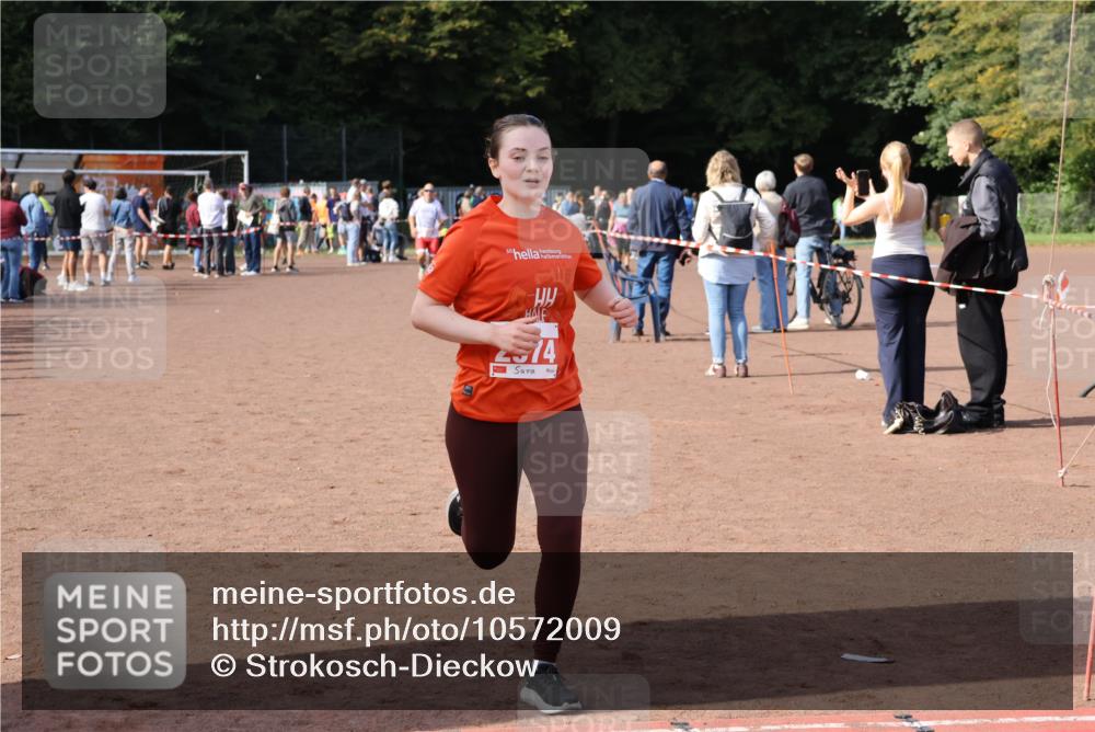27.09.2026 - 35. Volkslauf durch das schöne Alstertal Strokosch-Dieckow http://msf.ph/oto/10572009 27.09.2026 12:20:57 Ziel 1079, 1641, 2074, 2974 meine-sportfotos.de