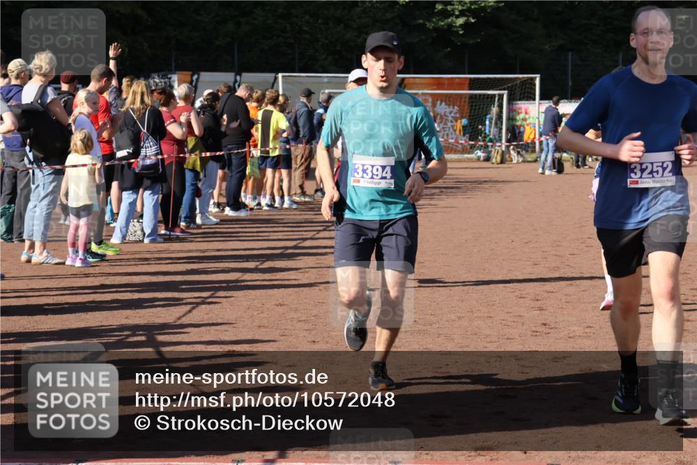27.09.2026 - 35. Volkslauf durch das schöne Alstertal Strokosch-Dieckow http://msf.ph/oto/10572048 27.09.2026 11:21:03 Ziel 3184, 3246, 3252, 3269, 3394 meine-sportfotos.de