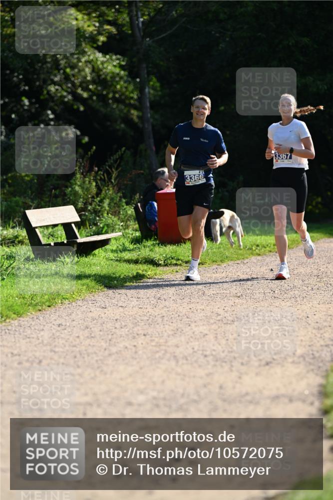 27.09.2026 - 35. Volkslauf durch das schöne Alstertal Dr. Thomas Lammeyer http://msf.ph/oto/10572075 27.09.2026 11:22:01 Laufen 3366, 3367 meine-sportfotos.de