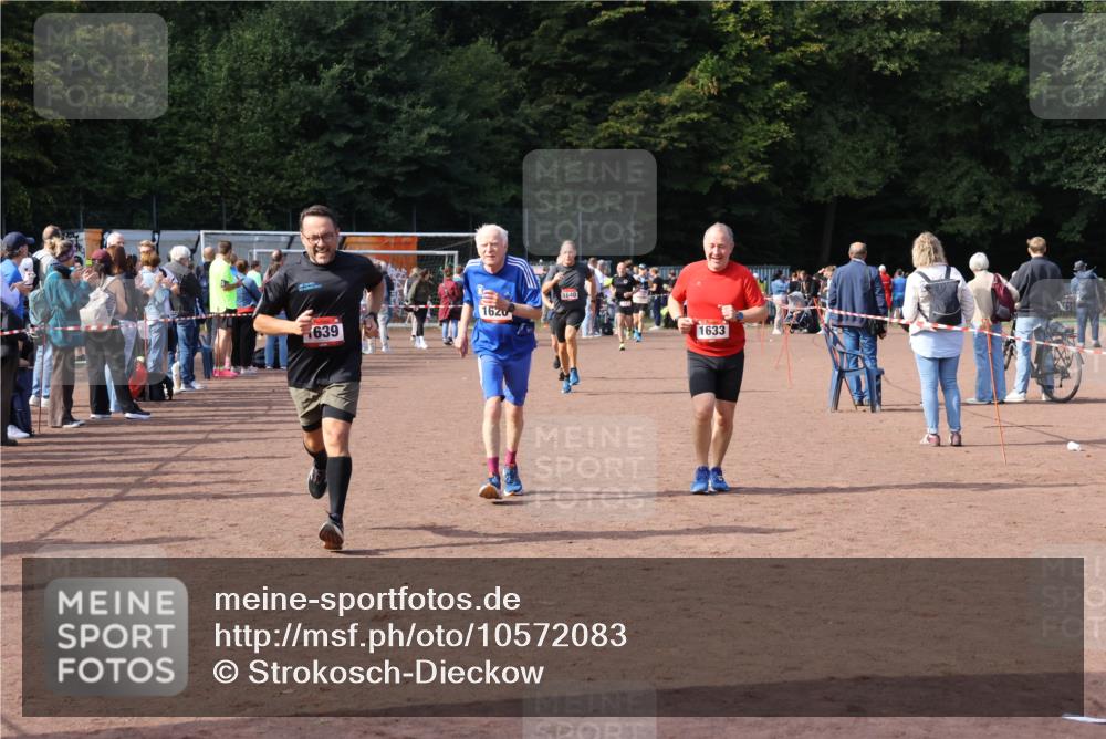 27.09.2026 - 35. Volkslauf durch das schöne Alstertal Strokosch-Dieckow http://msf.ph/oto/10572083 27.09.2026 12:21:28 Ziel 1620, 1633, 1635, 1639, 1640 meine-sportfotos.de