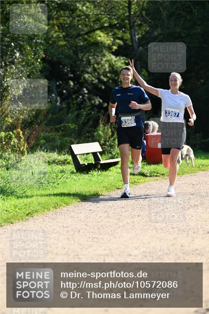 27.09.2026 - 35. Volkslauf durch das schöne Alstertal Dr. Thomas Lammeyer http://msf.ph/oto/10572086 27.09.2026 11:22:03 Laufen 3366, 3367 meine-sportfotos.de