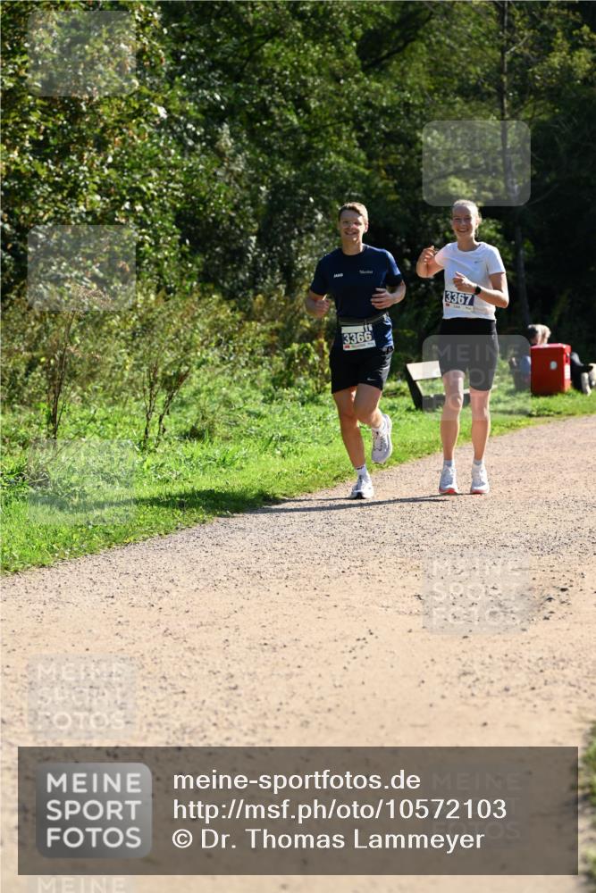 27.09.2026 - 35. Volkslauf durch das schöne Alstertal Dr. Thomas Lammeyer http://msf.ph/oto/10572103 27.09.2026 11:22:04 Laufen 3366, 3367 meine-sportfotos.de