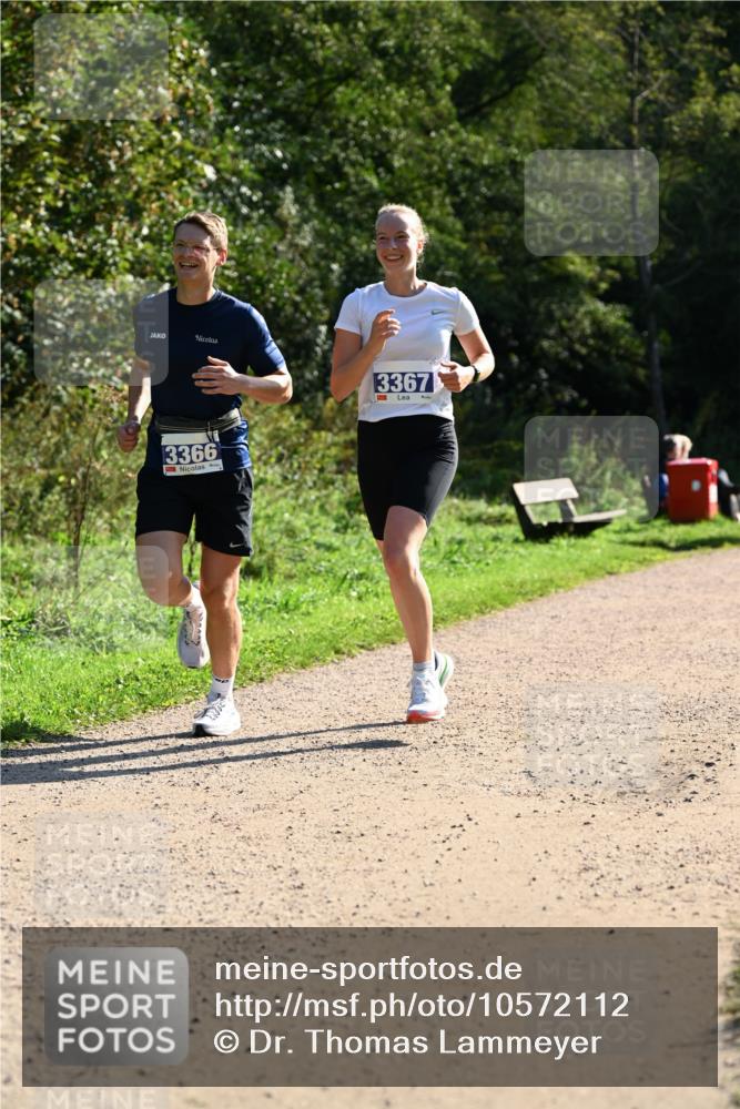 27.09.2026 - 35. Volkslauf durch das schöne Alstertal Dr. Thomas Lammeyer http://msf.ph/oto/10572112 27.09.2026 11:22:06 Laufen 3366, 3367, 1 meine-sportfotos.de