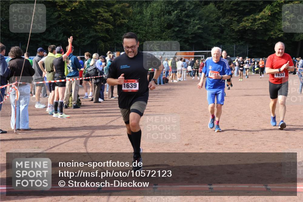 27.09.2026 - 35. Volkslauf durch das schöne Alstertal Strokosch-Dieckow http://msf.ph/oto/10572123 27.09.2026 12:21:30 Ziel 1620, 1633, 1635, 1639, 1640 meine-sportfotos.de
