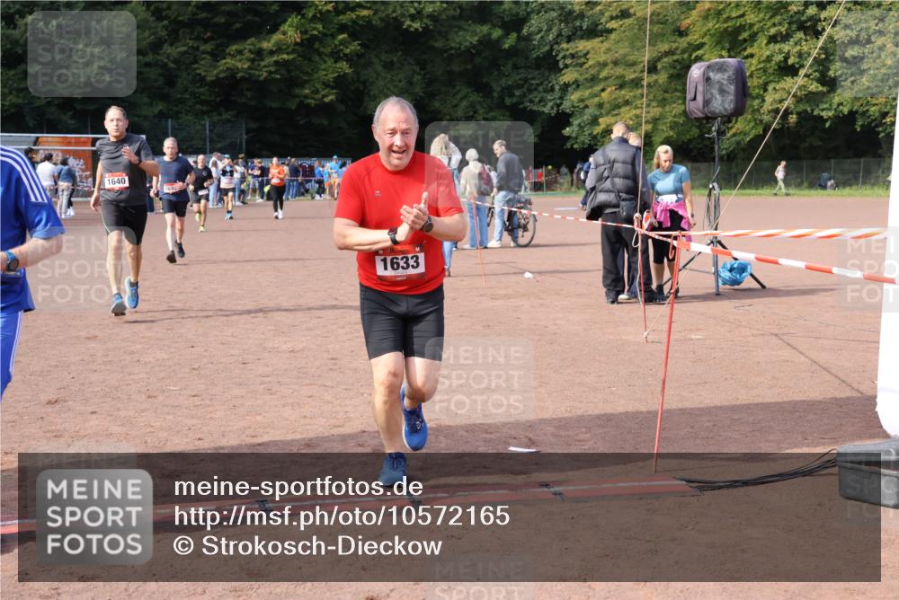 27.09.2026 - 35. Volkslauf durch das schöne Alstertal Strokosch-Dieckow http://msf.ph/oto/10572165 27.09.2026 12:21:32 Ziel 1615, 1620, 1633, 1635, 1639, 1640 meine-sportfotos.de
