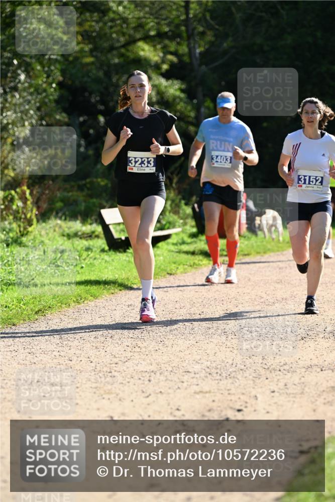 27.09.2026 - 35. Volkslauf durch das schöne Alstertal Dr. Thomas Lammeyer http://msf.ph/oto/10572236 27.09.2026 11:22:27 Laufen 3233, 3403, 3152, 3 meine-sportfotos.de