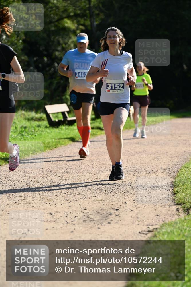 27.09.2026 - 35. Volkslauf durch das schöne Alstertal Dr. Thomas Lammeyer http://msf.ph/oto/10572244 27.09.2026 11:22:28 Laufen 3403, 3152, 1901 meine-sportfotos.de