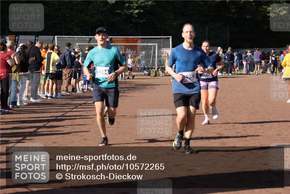 27.09.2026 - 35. Volkslauf durch das schöne Alstertal Strokosch-Dieckow http://msf.ph/oto/10572265 27.09.2026 11:21:02 Ziel 3184, 3246, 3252, 3269, 3394 meine-sportfotos.de
