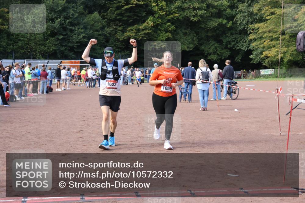 27.09.2026 - 35. Volkslauf durch das schöne Alstertal Strokosch-Dieckow http://msf.ph/oto/10572332 27.09.2026 12:21:43 Ziel 1059, 1615, 1622, 2025 meine-sportfotos.de
