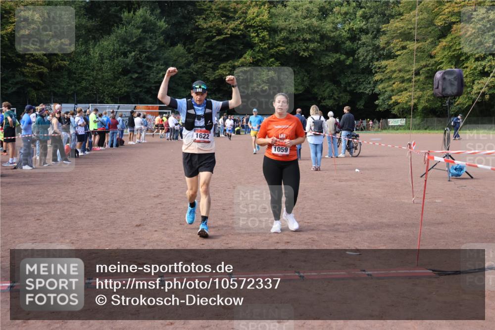 27.09.2026 - 35. Volkslauf durch das schöne Alstertal Strokosch-Dieckow http://msf.ph/oto/10572337 27.09.2026 12:21:44 Ziel 1059, 1622, 2025 meine-sportfotos.de