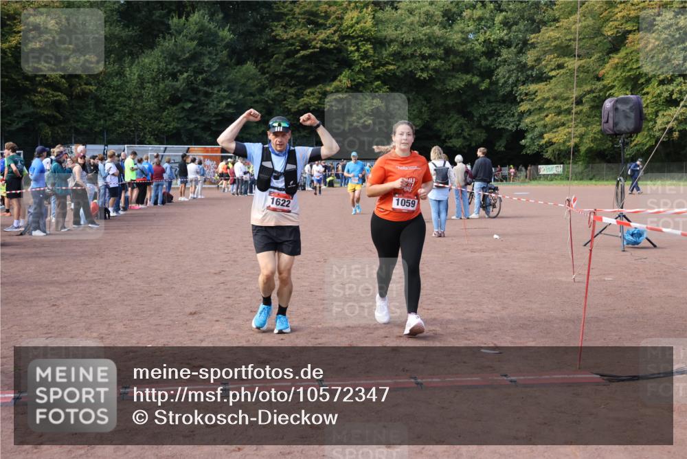 27.09.2026 - 35. Volkslauf durch das schöne Alstertal Strokosch-Dieckow http://msf.ph/oto/10572347 27.09.2026 12:21:44 Ziel 1059, 1622, 2025 meine-sportfotos.de