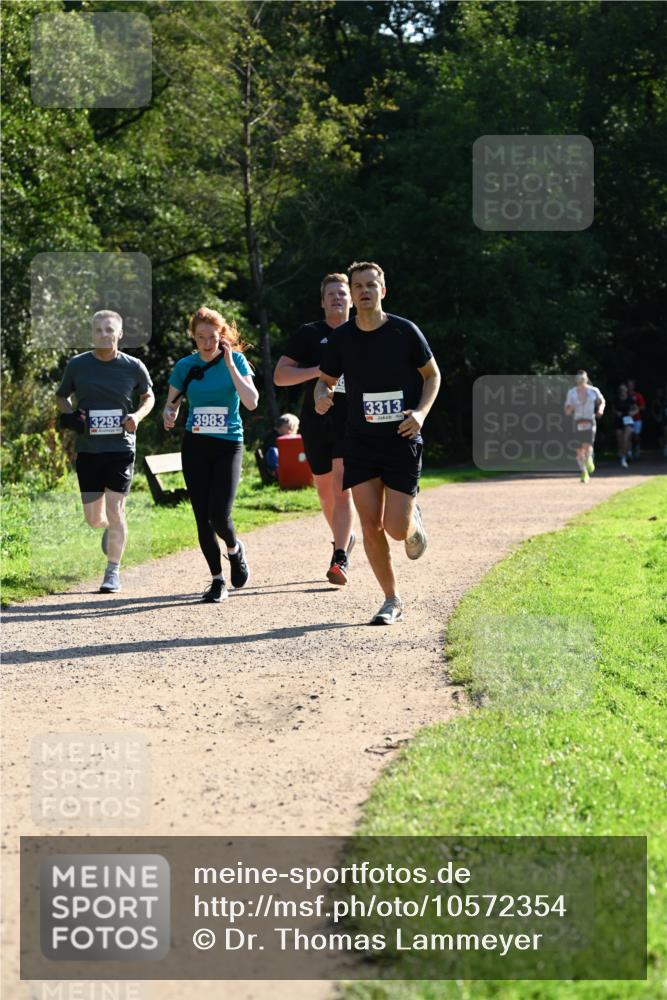 27.09.2026 - 35. Volkslauf durch das schöne Alstertal Dr. Thomas Lammeyer http://msf.ph/oto/10572354 27.09.2026 11:23:24 Laufen 3293, 3983, 3313 meine-sportfotos.de