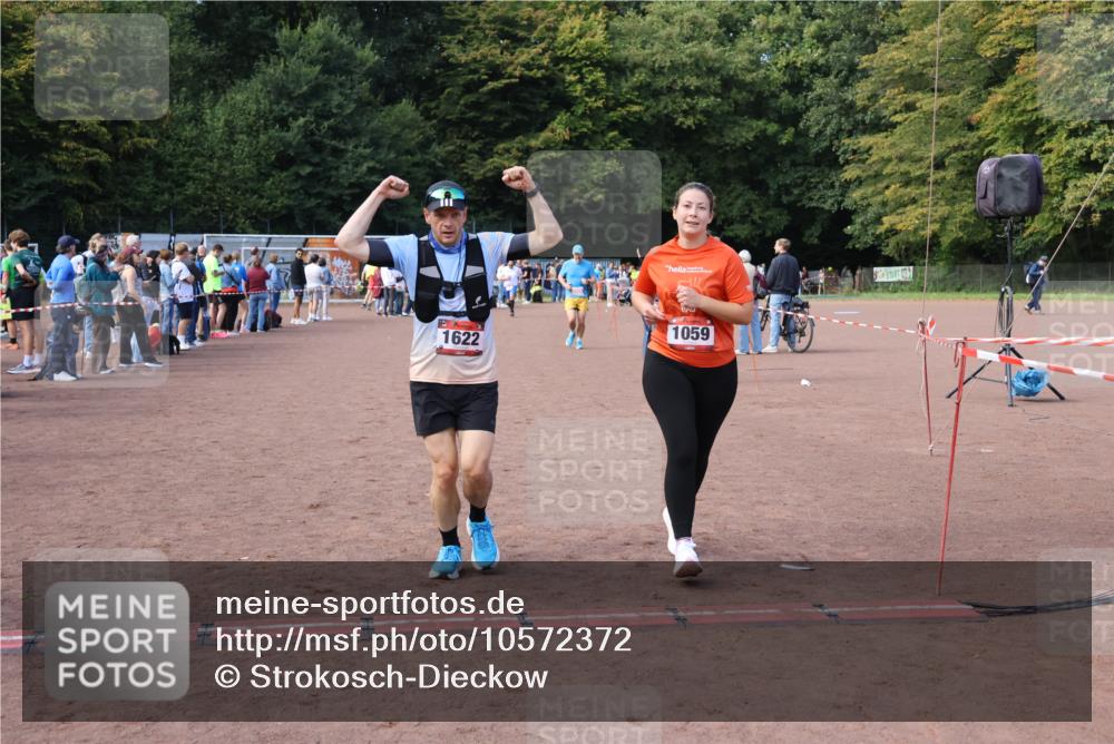 27.09.2026 - 35. Volkslauf durch das schöne Alstertal Strokosch-Dieckow http://msf.ph/oto/10572372 27.09.2026 12:21:44 Ziel 1059, 1622, 2025 meine-sportfotos.de
