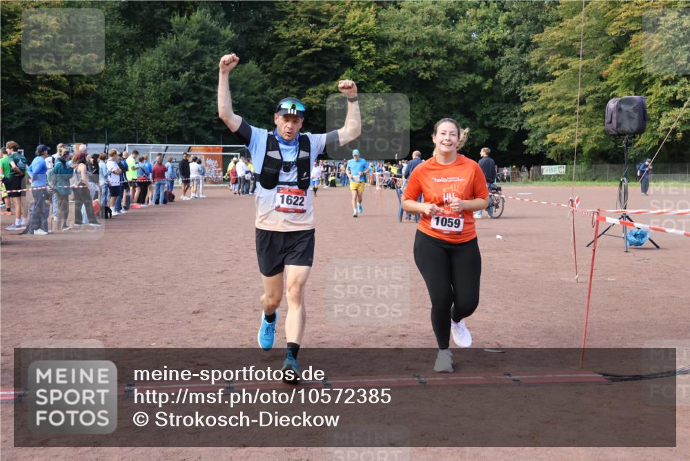 27.09.2026 - 35. Volkslauf durch das schöne Alstertal Strokosch-Dieckow http://msf.ph/oto/10572385 27.09.2026 12:21:44 Ziel 1059, 1622, 2025 meine-sportfotos.de