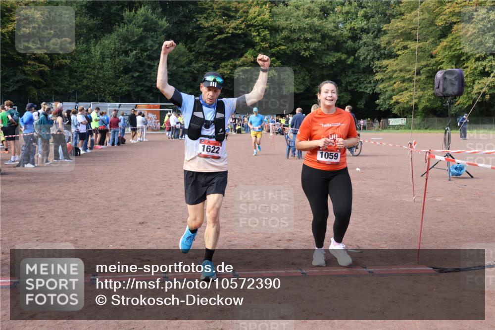 27.09.2026 - 35. Volkslauf durch das schöne Alstertal Strokosch-Dieckow http://msf.ph/oto/10572390 27.09.2026 12:21:44 Ziel 1059, 1622, 2025 meine-sportfotos.de