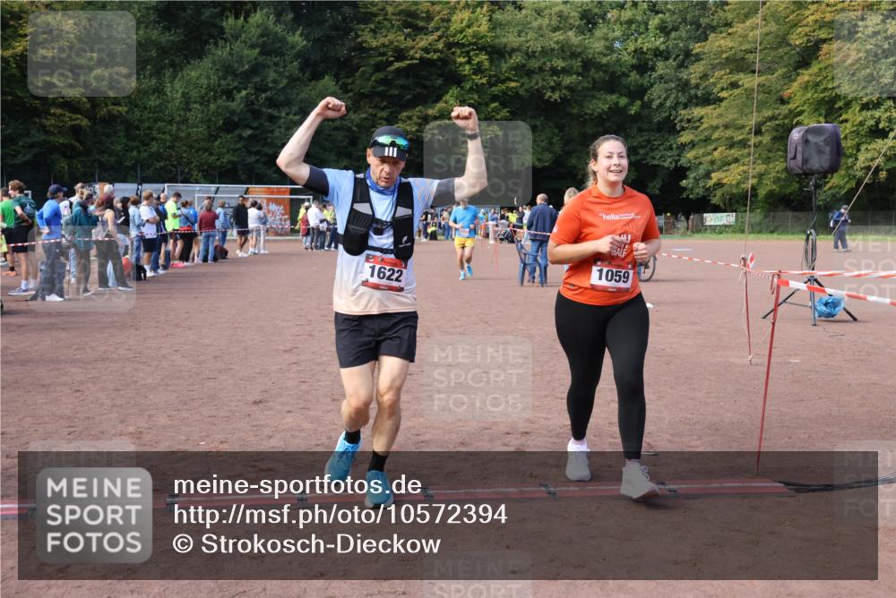 27.09.2026 - 35. Volkslauf durch das schöne Alstertal Strokosch-Dieckow http://msf.ph/oto/10572394 27.09.2026 12:21:44 Ziel 1059, 1622, 2025 meine-sportfotos.de