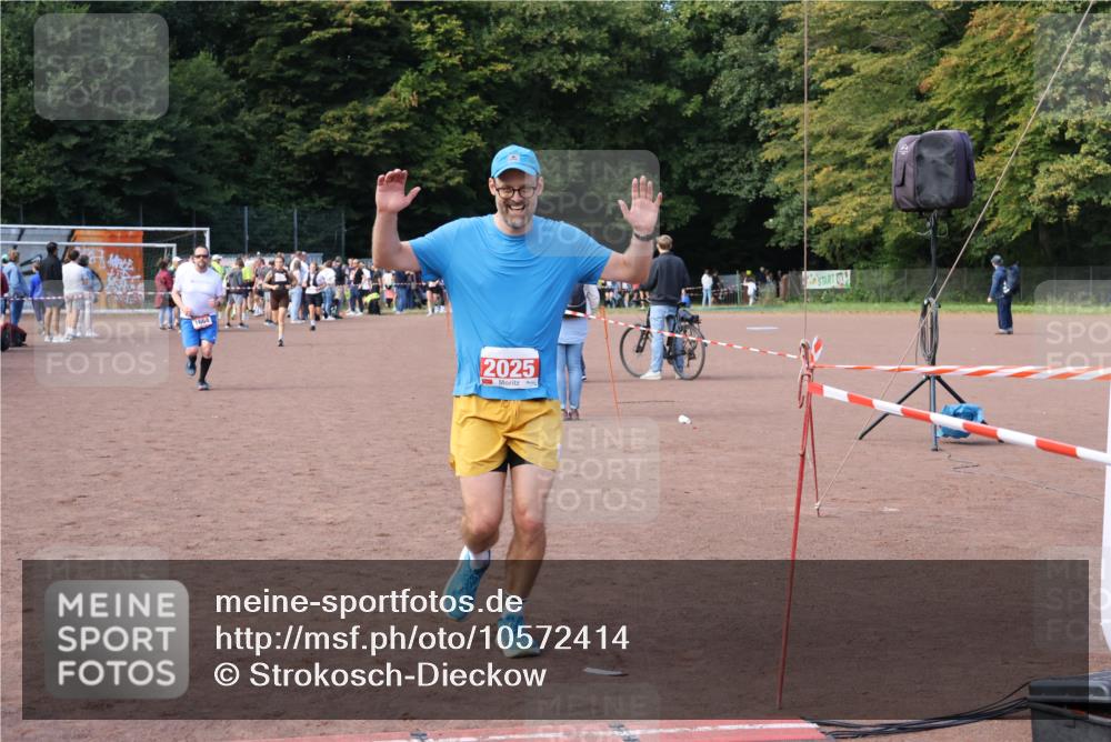 27.09.2026 - 35. Volkslauf durch das schöne Alstertal Strokosch-Dieckow http://msf.ph/oto/10572414 27.09.2026 12:21:51 Ziel 1664, 2025 meine-sportfotos.de