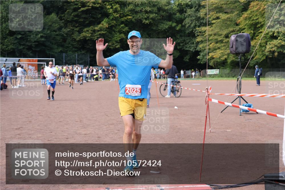 27.09.2026 - 35. Volkslauf durch das schöne Alstertal Strokosch-Dieckow http://msf.ph/oto/10572424 27.09.2026 12:21:51 Ziel 1664, 2025 meine-sportfotos.de