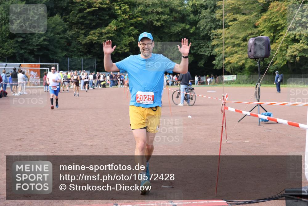 27.09.2026 - 35. Volkslauf durch das schöne Alstertal Strokosch-Dieckow http://msf.ph/oto/10572428 27.09.2026 12:21:51 Ziel 1664, 2025 meine-sportfotos.de