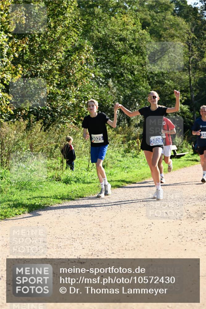 27.09.2026 - 35. Volkslauf durch das schöne Alstertal Dr. Thomas Lammeyer http://msf.ph/oto/10572430 27.09.2026 11:23:37 Laufen 3025, 3026, 340 meine-sportfotos.de