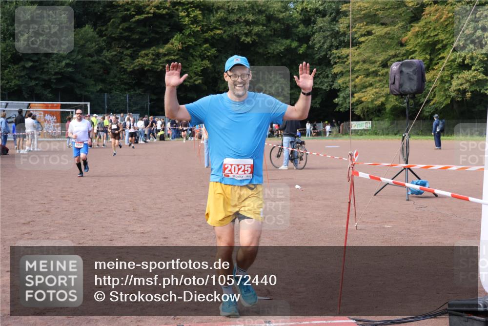 27.09.2026 - 35. Volkslauf durch das schöne Alstertal Strokosch-Dieckow http://msf.ph/oto/10572440 27.09.2026 12:21:51 Ziel 1664, 2025 meine-sportfotos.de