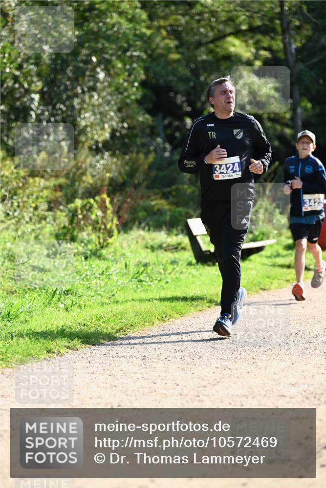 27.09.2026 - 35. Volkslauf durch das schöne Alstertal Dr. Thomas Lammeyer http://msf.ph/oto/10572469 27.09.2026 11:23:46 Laufen 3424, 3425 meine-sportfotos.de