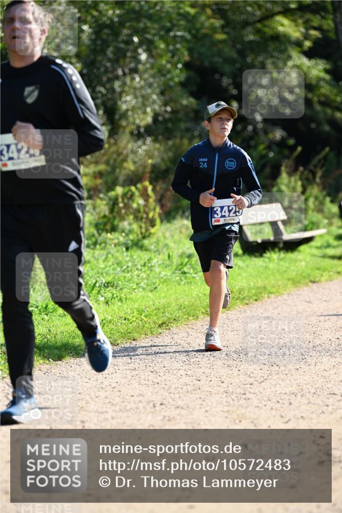 27.09.2026 - 35. Volkslauf durch das schöne Alstertal Dr. Thomas Lammeyer http://msf.ph/oto/10572483 27.09.2026 11:23:48 Laufen 3424, 24, 3425 meine-sportfotos.de