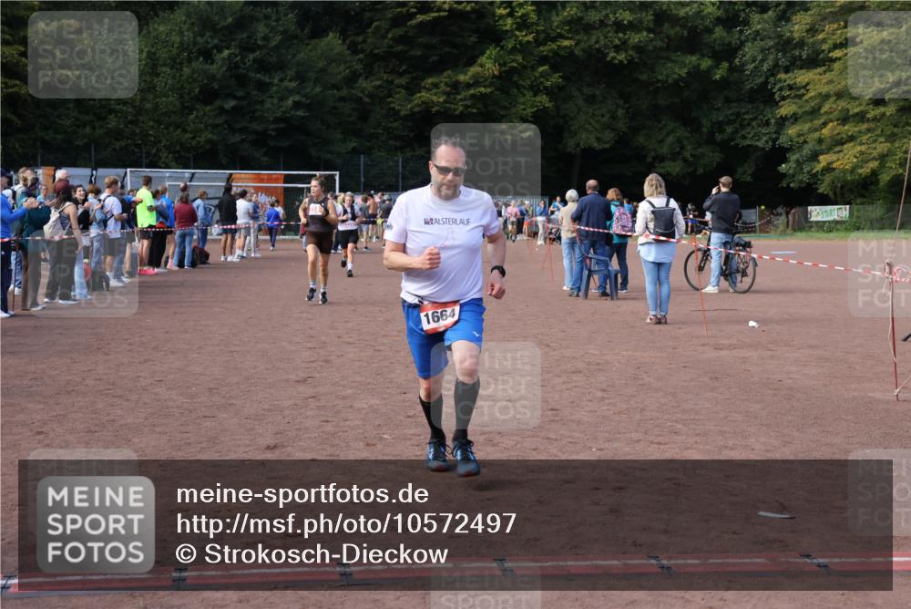 27.09.2026 - 35. Volkslauf durch das schöne Alstertal Strokosch-Dieckow http://msf.ph/oto/10572497 27.09.2026 12:21:56 Ziel 1664, 2023, 2247, 2332 meine-sportfotos.de